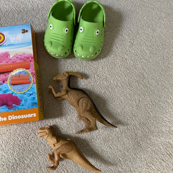 Sand and Sand Mold Kit  with Jean Jacket , Shoes and Extra Dinosaurs Christmas - Picture 6 of 6